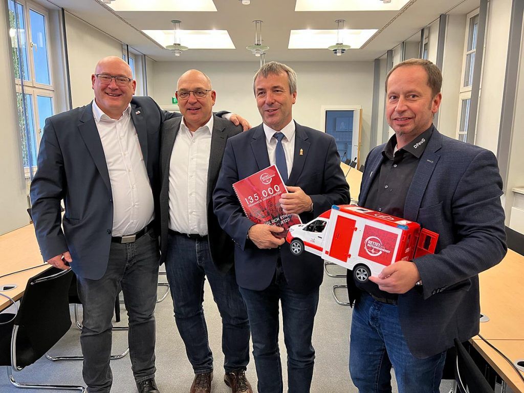 Lars Wieg (stv. Bundesvorsitzender DFeuG), Ingo Schäfer (SPD), Staatssekretär Johann Saathof (SPD), Siegfried Maier (Vorsitzender DFeuG)