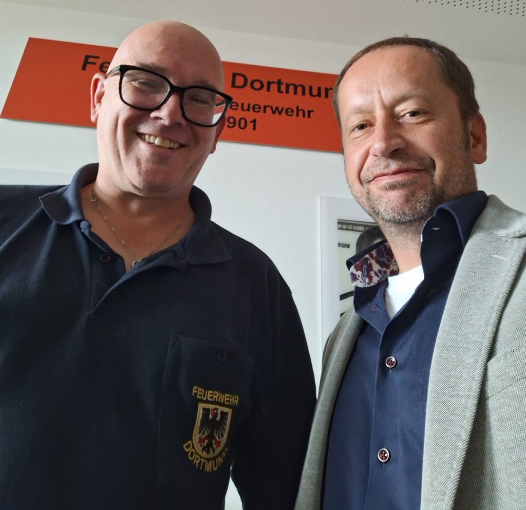 Direktor der Feuerwehr Dortmund, Dipl.-Ing. Dirk Aschenbrenner, mit Siegi Maier, Bundesvorsitzender der DFeuG.
